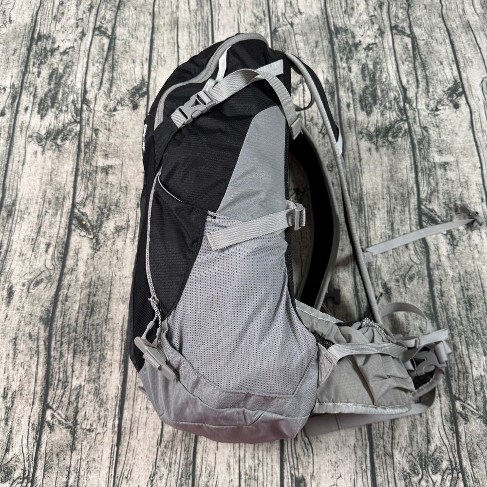 The North Face Litus 22 Backpack Black Gray Hiking Daypack Nylon L/XL - Picture 7 of 15